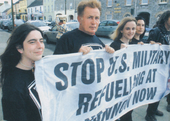 Martin Sheen with Irish War protestors.