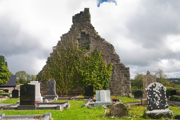 The old Drumhome church and graveyard next to the archaeological dig. Photo: Wikimedia Commons.