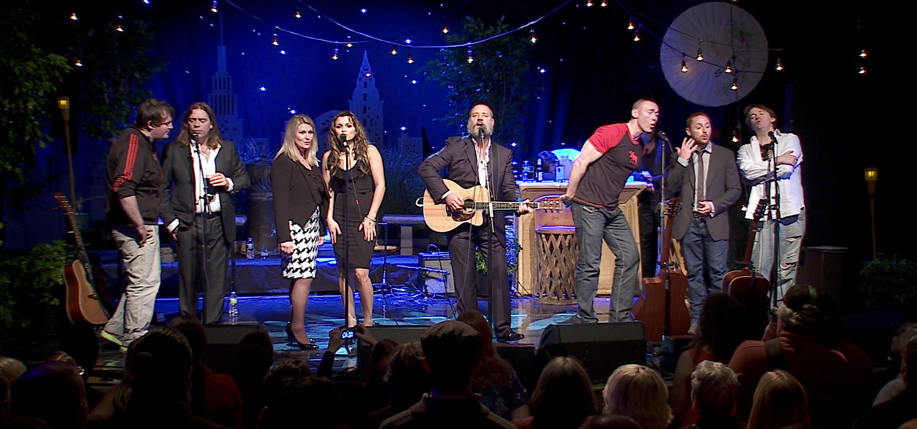 The Merry Men and guest performers at the Indoor Garden Party in New York, October 2012. L-R: Moley O’Suilleabhain, Alan Doyle, Roberta Duchak, Samantha Barks, Russell Crowe, Kevin Durand, Scott Grimes, Owen O’Suilleabhain.