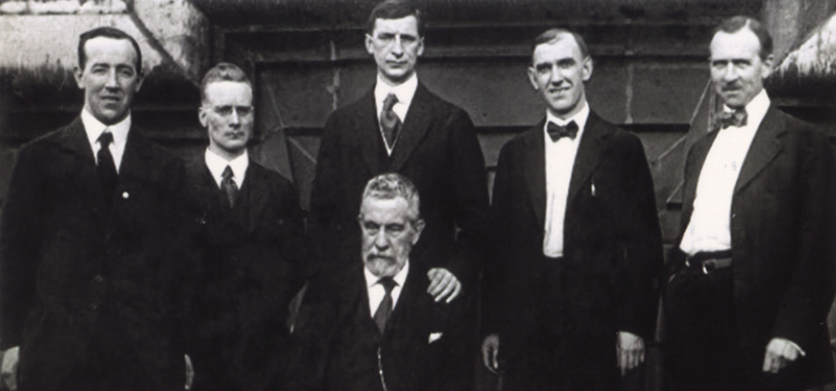 Left to right: Harry Boland, Liam Mellows, Eamon de Valera, John Devoy (seated), Patrick McCartan, and Diarmuid Lynch at the Waldord Astoria Hotel in New York, June 1919