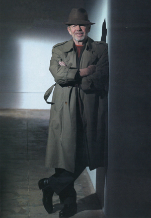 Pete Hamill, consummate newspaperman in a Fedora hat and trench coat. (Photo: Kit DeFever)