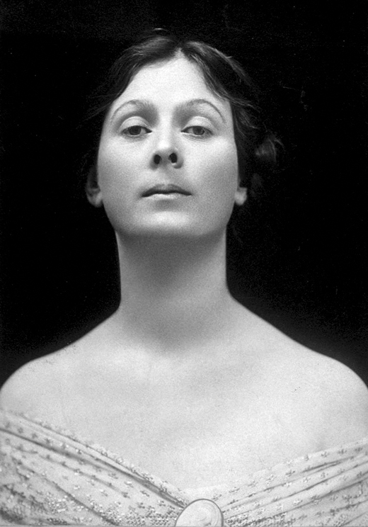 <em>Portrait of Isadora Duncan. London, 1906.</em>